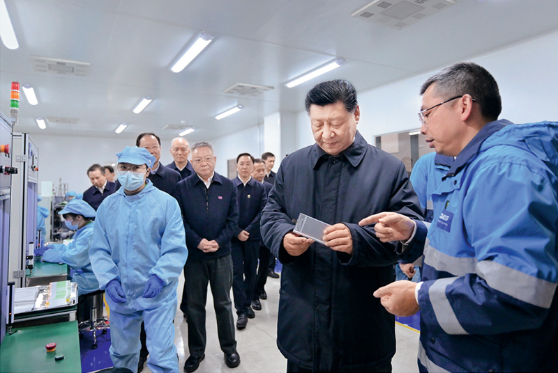 2024年3月18日至21日，中共中央总书记、国家主席、中央军委主席习近平在湖南考察。这是18日下午，习近平在中德合资企业巴斯夫杉杉电池材料有限公司考察。 新华社记者 谢环驰/摄